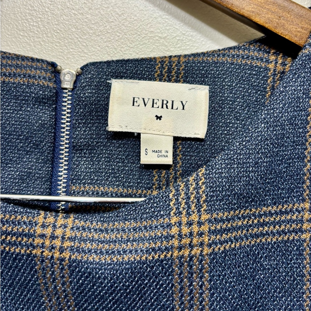 Everly Plaid Cropped Length Relaxed Fit Short Sleeve Crop Top Shirt Blue Tan - Picture 5 of 7